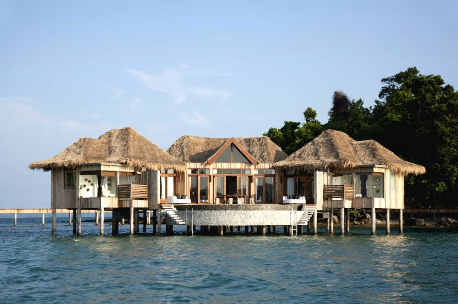 Como todas as outras ilhas do arquipélago, <a href="https://www.booking.com/hotel/kh/song-saa-private-island.pt-br.html?aid=332455&label=viagemabril-hoteisflutuantes" rel="Song Saa" target="_blank">Song Saa</a> possui florestas tropicais intocadas, recife de corais e praias de areia branca. 