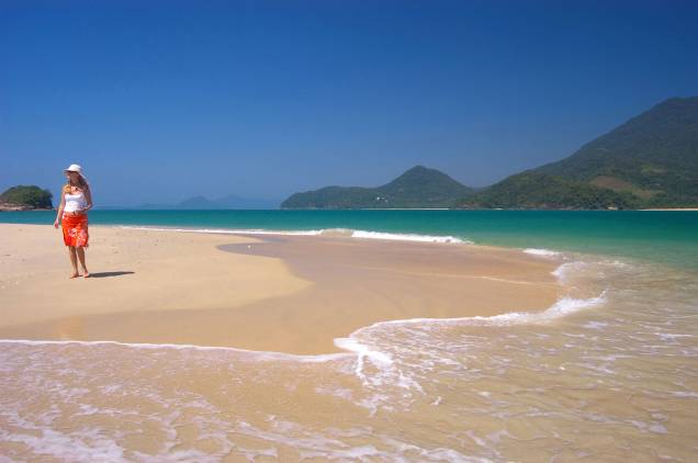 Praia da Ilha do Prumirim, localizada em frente à Praia do Prumirim, é destino de passeios de escuna e um ótimo lugar para mergulho Praia da Ilha do Prumirim, localizada em frente à Praia do Prumirim, é destino de passeios de escuna e um ótimo lugar para mergulho