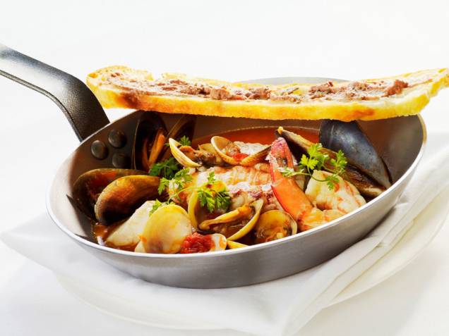 A incessante busca pelo frescor levou os chefs australianos a oferecer deliciosos menus sazonais, utilizando frescos ingredientes da terra. O restaurante do hotel Spicers Clovelly Estate, em Queensland, é um bom exemplo dessa tendência, escorado em toques de cozinha francesa A incessante busca pelo frescor levou os chefs australianos a oferecer deliciosos menus sazonais, utilizando frescos ingredientes da terra. O restaurante do hotel Spicers Clovelly Estate, em Queensland, é um bom exemplo dessa tendência, escorado em toques de cozinha francesa