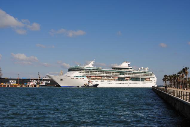 O Splendour of the Seas foi inaugurado em 1996 e reformado 2011 O Splendour of the Seas foi inaugurado em 1996 e reformado 2011