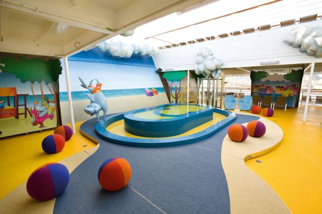 Com espaço dedicado a crianças, o Costa Serena recebe muitas famílias Com espaço dedicado a crianças, o Costa Serena recebe muitas famílias