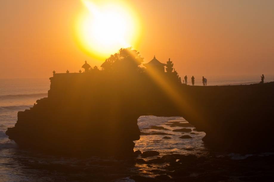 Os pequenos templos hindus em um promontório em Lombok, Pura Batu Bolong, são um dos muitos passeios possíveis a partir de Bali