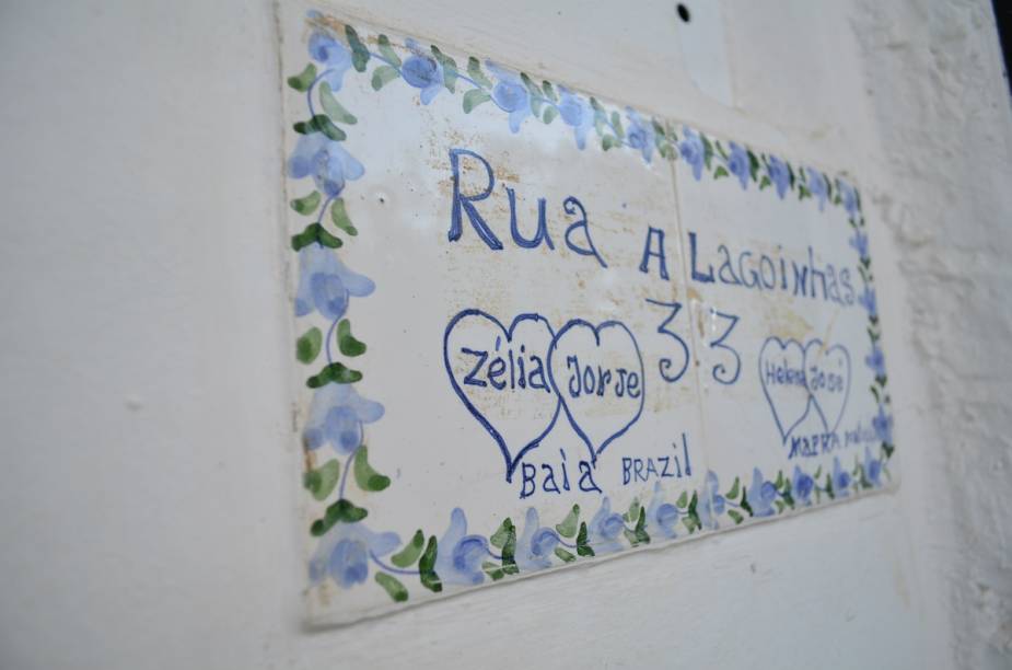 O escritores Jorge Amado e Zélia Gattai viveram na rua Alagoinhas, número 33, em Salvador O escritores Jorge Amado e Zélia Gattai viveram na rua Alagoinhas, número 33, em Salvador