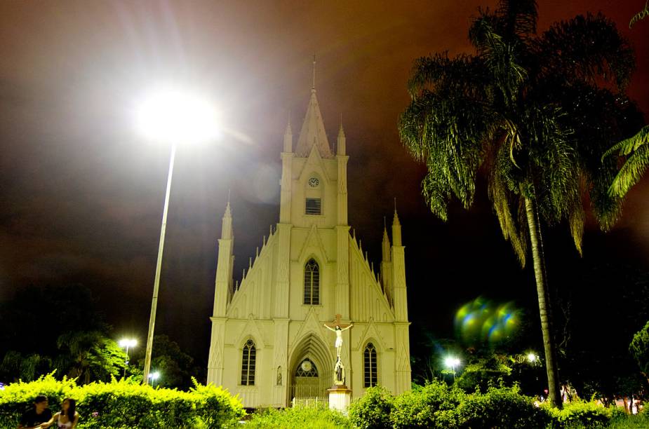 Construída em estilo neogótico, a Igreja de Santa Terezinha também é um atrativo da cidade