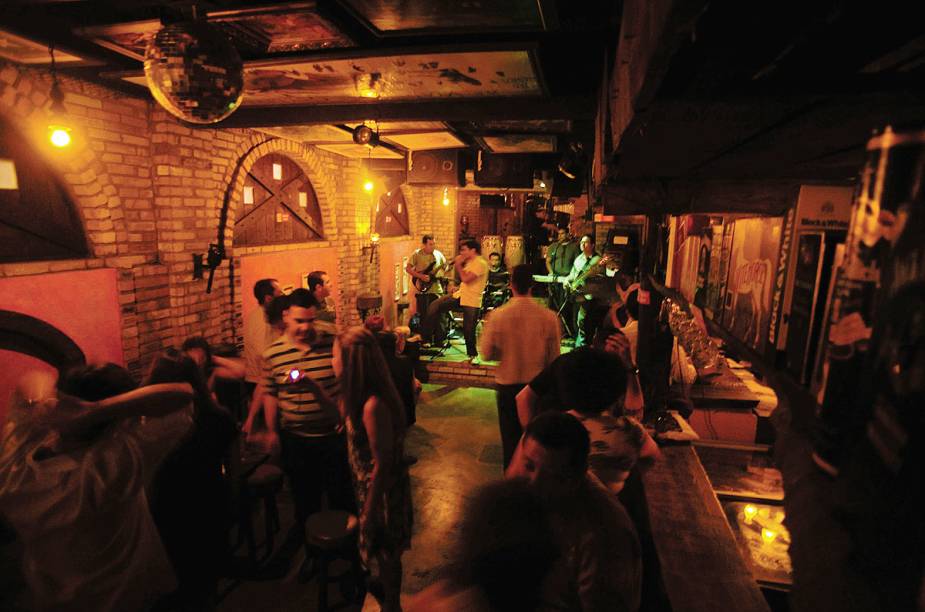 <a href="https://viajeaqui.abril.com.br/estabelecimentos/br-rn-natal-restaurante-taverna-pub-medieval" rel="Taverna Pub Medieval, Natal:" target="_blank"><strong>Taverna Pub Medieval, Natal:</strong></a> No mesmo espaço de um hostel, tem música ao vivo e clima propício para paquera. <a href="https://viajeaqui.abril.com.br/estabelecimentos/br-rn-natal-restaurante-taverna-pub-medieval" rel="Taverna Pub Medieval, Natal:" target="_blank"><strong>Taverna Pub Medieval, Natal:</strong></a> No mesmo espaço de um hostel, tem música ao vivo e clima propício para paquera.