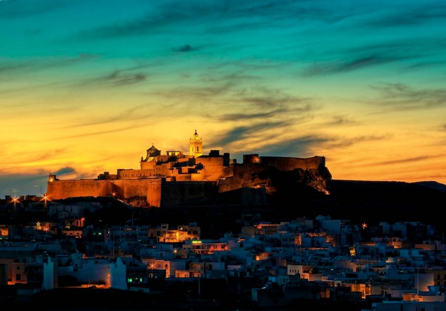 Cidadela de Gozo, localizada ao norte do país, ao entardecer