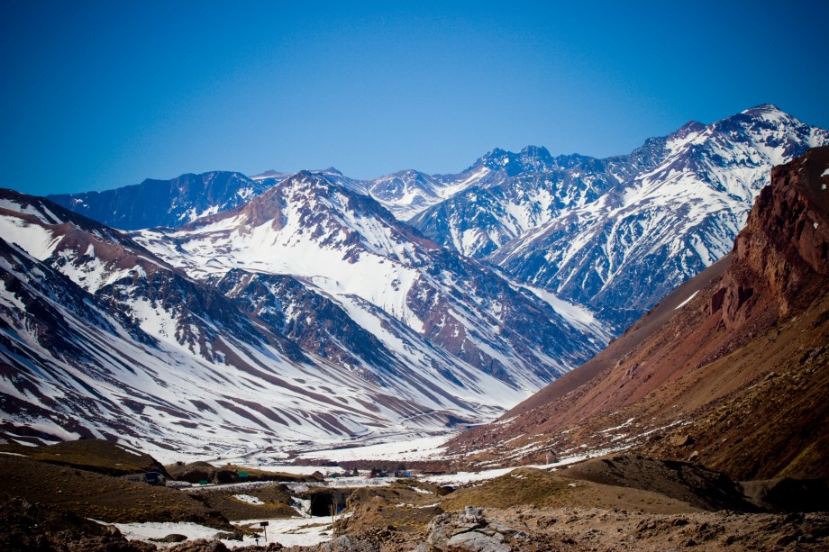 A Cerro Aconcágua é considerada a maior montanha do planeta fora da Ásia, cujos títulos como Sentinela de Pedra e Teto das Américas fazem jus aos seus imponentes 6.962 metros de altura