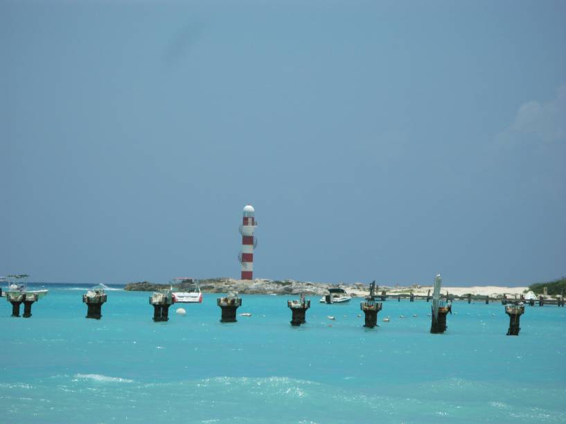 <strong><a href="https://viajeaqui.abril.com.br/cidades/mexico-cancun" rel="Cancún, México" target="_self">Cancún, México</a></strong>Docas e faróis compõem a paisagem de Cancún. Nadar com golfinhos e praticar pesca também estão entre as atividades favoritas de famílias pela cidade <strong><a href="https://viajeaqui.abril.com.br/cidades/mexico-cancun" rel="Cancún, México" target="_self">Cancún, México</a></strong>Docas e faróis compõem a paisagem de Cancún. Nadar com golfinhos e praticar pesca também estão entre as atividades favoritas de famílias pela cidade