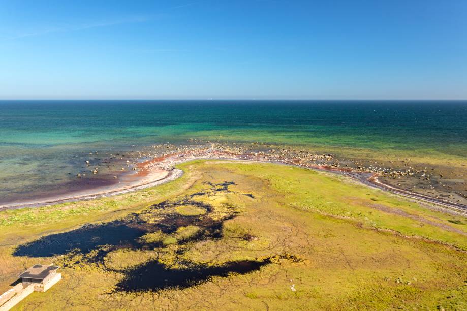 A ilha de Öland é um dos destinos mais populares do verão na Suécia. Pantanais, praias e vilas charmosas atraem famílias na alta temporada