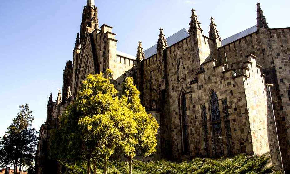 <a href="https://viajeaqui.abril.com.br/cidades/br-rs-canela" rel="2. Canela (RS)" target="_self"><strong>3. Canela (RS)</strong></a> A belíssima <strong><a href="https://viajeaqui.abril.com.br/estabelecimentos/br-rs-canela-atracao-igreja-matriz-de-n-s-de-lourdes" rel="Igreja Matriz Nossa Senhora de Lourdes" target="_self">Igreja Matriz Nossa Senhora de Lourdes</a></strong> (foto) se destaca pela arquitetura no estilo gótico inglês e sua torre de 65 metros de altura <a href="https://viajeaqui.abril.com.br/cidades/br-rs-canela" rel="2. Canela (RS)" target="_self"><strong>3. Canela (RS)</strong></a> A belíssima <strong><a href="https://viajeaqui.abril.com.br/estabelecimentos/br-rs-canela-atracao-igreja-matriz-de-n-s-de-lourdes" rel="Igreja Matriz Nossa Senhora de Lourdes" target="_self">Igreja Matriz Nossa Senhora de Lourdes</a></strong> (foto) se destaca pela arquitetura no estilo gótico inglês e sua torre de 65 metros de altura