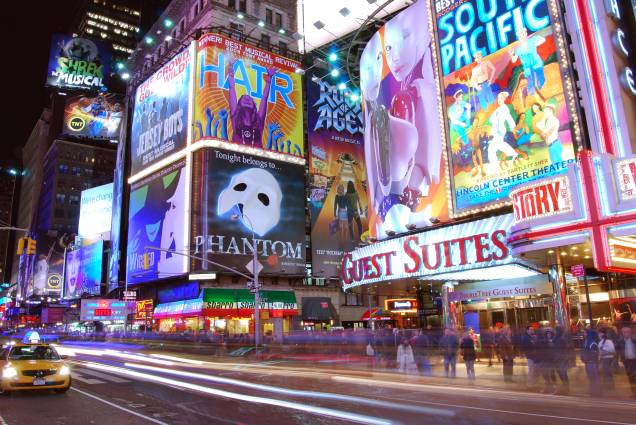 <strong>12. <a href="https://viajeaqui.abril.com.br/estabelecimentos/estados-unidos-nova-york-atracao-broadway" rel="Broadway" target="_blank">Broadway</a></strong>Lojas, teatros e restaurantes povoam uma das atrações mais tradicionais da cidade. Mesmo no inverno, vale a pena fazer um passeio por aqui e, se possível, entrar em um teatro quentinho para assistir a um de seus grandiosos e memoráveis musicais em cartaz <strong>12. <a href="https://viajeaqui.abril.com.br/estabelecimentos/estados-unidos-nova-york-atracao-broadway" rel="Broadway" target="_blank">Broadway</a></strong>Lojas, teatros e restaurantes povoam uma das atrações mais tradicionais da cidade. Mesmo no inverno, vale a pena fazer um passeio por aqui e, se possível, entrar em um teatro quentinho para assistir a um de seus grandiosos e memoráveis musicais em cartaz