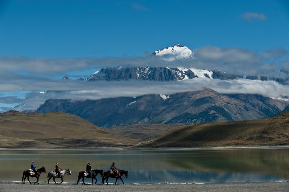 O Parque Nacional Torres del Paine é um dos mais impressionantes do sul do Chile, sendo um dos lugares mais atrativos para turistas que desejam acampar. Entre as boas atividades da região, está a cavalgada 