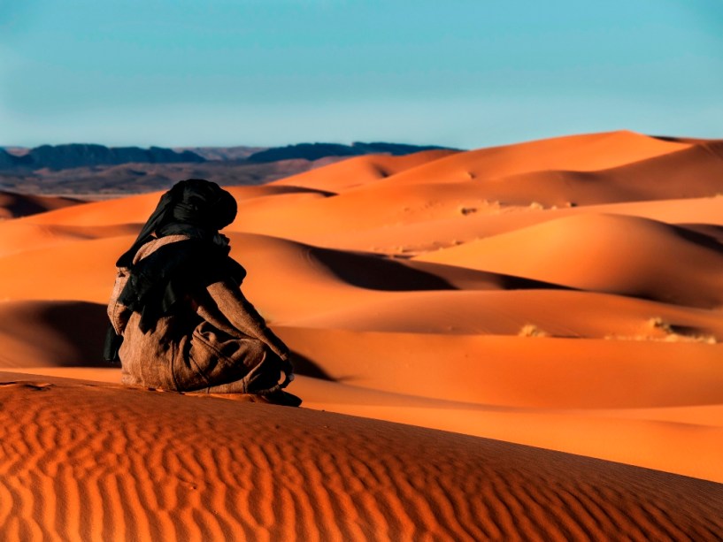 <strong>8. Deserto do Saara, em <a href="https://viajeaqui.abril.com.br/paises/marrocos" rel="Marrocos" target="_blank">Marrocos</a></strong>                                        O deserto mais quente do planeta não poderia ficar de fora de uma seleção Mad Max: em Marrocos, é possível explorar a imensidão das dunas do Saara - tomando muito cuidado para não se perder com o calor e o sol forte