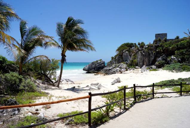 <strong>Tulum</strong><br />Depois de visitar templos e de conhecer a história do local, os visitantes podem tomar um belo banho de mar. Por isso, é importante estar preparado: além de chapéu e protetor solar, leve também toalha e uma troca de roupa na mochila <strong>Tulum</strong><br />Depois de visitar templos e de conhecer a história do local, os visitantes podem tomar um belo banho de mar. Por isso, é importante estar preparado: além de chapéu e protetor solar, leve também toalha e uma troca de roupa na mochila
