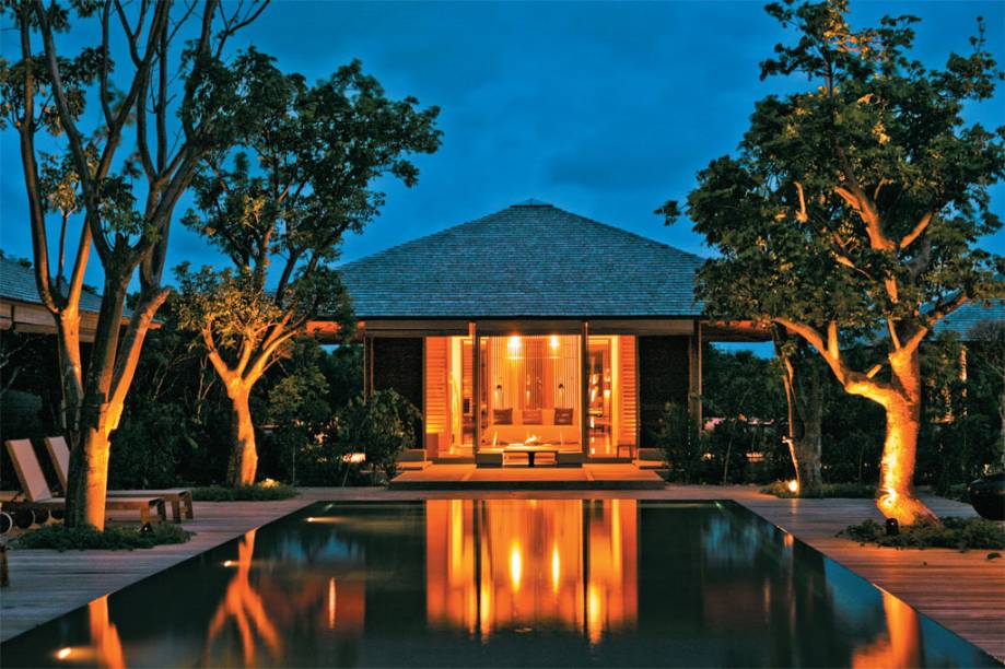 <a href="https://formulaturismo.com.br/" rel="FÓRMULA TURISMO " target="_blank"><strong>FÓRMULA TURISMO </strong></a><strong>O que ela faz por você:</strong> Combina <a href="https://viajeaqui.abril.com.br/cidades/estados-unidos-miami" rel="Miami">Miami</a> em hotéis upscale com destinos sofisticados no Caribe.<strong>Pacote:</strong>São três noites em Miami, no <a href="https://www.stregisbalharbour.com/" rel="St. Regis Bal Harbour" target="_blank">St. Regis Bal Harbour</a>, e quatro em <a href="https://viajeaqui.abril.com.br/paises/saint-barthelemy-st-barth" rel="St. Barths">St. Barths</a>, ilhota caribenha que é hit entre celebridades, no cinco-estrelas<a href="https://www.isle-de-france.com/eng/welcome/" rel=" Isle de France"> Isle de France</a>, onde cada um dos 40 quartos tem décor exclusivo. Sai por US$ 3 635. Em outro pacote com Miami, as três noites na cidade são no <a href="https://www.thesetaihotel.com/" rel="The Setai" target="_blank">The Setai</a>, complementadas por mais quatro na cobiçada Turks e Caicos, no <a href="https://www.amanresorts.com/" rel="Amanyara" target="_blank">Amanyara</a>. O resort foi o primeiro da exclusiva rede asiática Aman no Caribe e fica em uma praia isolada. Desde US$ 5 289. <a href="https://formulaturismo.com.br/" rel="FÓRMULA TURISMO " target="_blank"><strong>FÓRMULA TURISMO </strong></a><strong>O que ela faz por você:</strong> Combina <a href="https://viajeaqui.abril.com.br/cidades/estados-unidos-miami" rel="Miami">Miami</a> em hotéis upscale com destinos sofisticados no Caribe.<strong>Pacote:</strong>São três noites em Miami, no <a href="https://www.stregisbalharbour.com/" rel="St. Regis Bal Harbour" target="_blank">St. Regis Bal Harbour</a>, e quatro em <a href="https://viajeaqui.abril.com.br/paises/saint-barthelemy-st-barth" rel="St. Barths">St. Barths</a>, ilhota caribenha que é hit entre celebridades, no cinco-estrelas<a href="https://www.isle-de-france.com/eng/welcome/" rel=" Isle de France"> Isle de France</a>, onde cada um dos 40 quartos tem décor exclusivo. Sai por US$ 3 635. Em outro pacote com Miami, as três noites na cidade são no <a href="https://www.thesetaihotel.com/" rel="The Setai" target="_blank">The Setai</a>, complementadas por mais quatro na cobiçada Turks e Caicos, no <a href="https://www.amanresorts.com/" rel="Amanyara" target="_blank">Amanyara</a>. O resort foi o primeiro da exclusiva rede asiática Aman no Caribe e fica em uma praia isolada. Desde US$ 5 289.