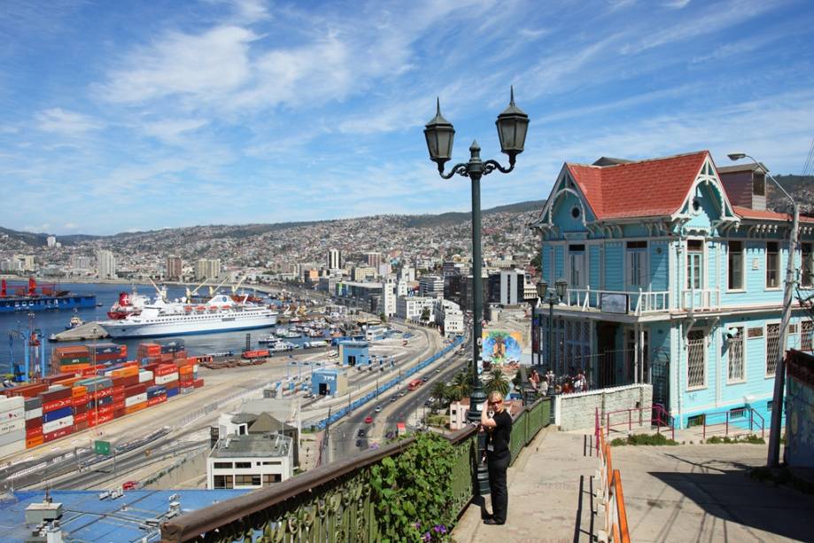 Vista geral da zona portuária de Valparaíso, no Chile: vale a pena dar uma esticadinha até a cidade, onde rola uma festona de Réveillon Vista geral da zona portuária de Valparaíso, no Chile: vale a pena dar uma esticadinha até a cidade, onde rola uma festona de Réveillon
