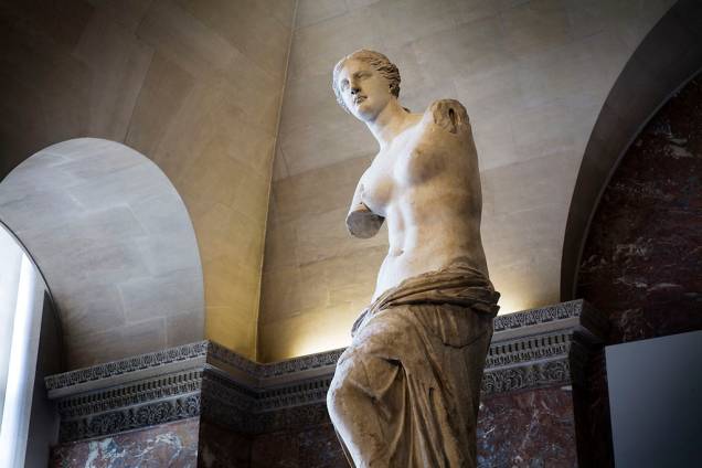 Vênus de Milo, uma das mais conhecidas esculturas expostas no Musée du Louvre Vênus de Milo, uma das mais conhecidas esculturas expostas no Musée du Louvre
