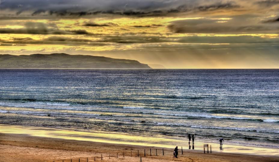 A pequena cidade de Portstewart é composta por belas paisagens. Suas praias, aliás, são compostas por grandes faixas de areia e extremamente populares entre famílias e surfistas