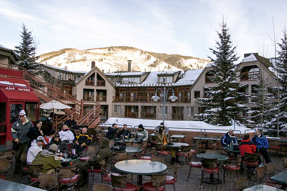 <a href="https://www.ajaxtavernaspen.com/" rel="Ajax Tavern" target="_blank"><strong>Ajax Tavern </strong></a>“Parada obrigatória. Localizado no pé de aspen Mountain, é restaurante clássico e sempre bom para almoçar ou para um après-ski. A batata trufada é indispensável.”