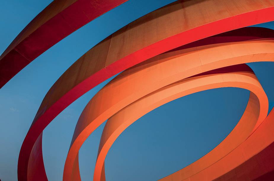 <a href="https://dmh.org.il" rel="Tel Aviv Design Museum" target="_blank"><strong>Tel Aviv Design Museum</strong></a> "Abriga uma variedade de coleções de arte moderna de artistas locais e estrangeiros. Mas o que chama mais atenção é a arquitetura do próprio museu, uma vermelha e imensa obra de arte por si só que custou a bagatela de US$ 18 milhões." <a href="https://dmh.org.il" rel="Tel Aviv Design Museum" target="_blank"><strong>Tel Aviv Design Museum</strong></a> "Abriga uma variedade de coleções de arte moderna de artistas locais e estrangeiros. Mas o que chama mais atenção é a arquitetura do próprio museu, uma vermelha e imensa obra de arte por si só que custou a bagatela de US$ 18 milhões."