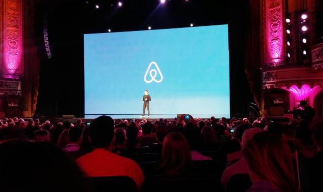 Brian Chesky, fundador do Airbnb, anuncia as novidades da plataforma Brian Chesky, fundador do Airbnb, anuncia as novidades da plataforma
