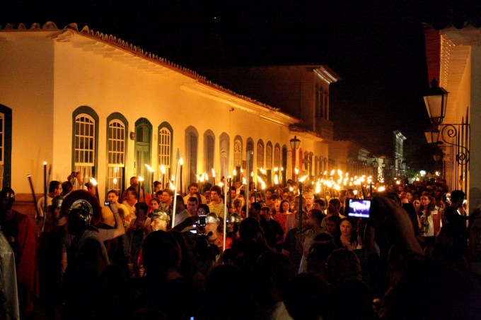 semana-santa—procissao-do-fogareu—2010—pascom-paraty–13-.jpg