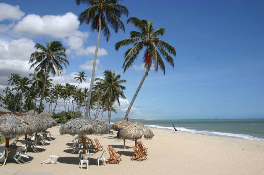 A maioria dos hotéis da cidade são propriedade de estrangeiros atraídos pelas ótimas condições para a prática de kite e windsurf A maioria dos hotéis da cidade são propriedade de estrangeiros atraídos pelas ótimas condições para a prática de kite e windsurf