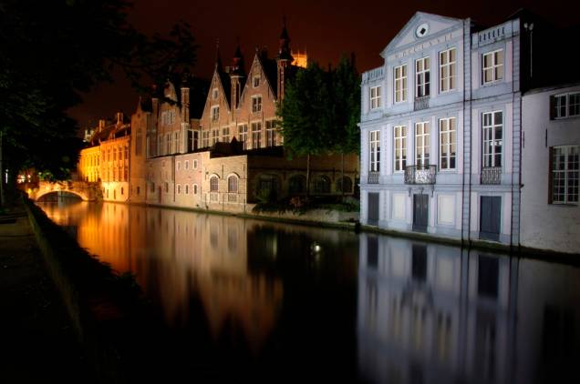 Tal como seus vizinhos holandeses, os belgas de Bruges planejaram sua cidade sobre inúmeros canais Tal como seus vizinhos holandeses, os belgas de Bruges planejaram sua cidade sobre inúmeros canais