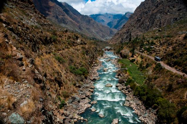Na rota para Machu Picchu, rios e ladeiras íngremes são alguns dos desafios para os turistas Na rota para Machu Picchu, rios e ladeiras íngremes são alguns dos desafios para os turistas