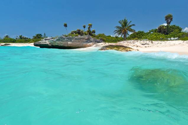 Mar azul e areias brancas em Playa del Carmen, na Riviera Maia Mar azul e areias brancas em Playa del Carmen, na Riviera Maia