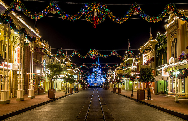 Decoração de natal no Magic Kingdom (Foto: Flickr | CC BY-NC 2.0 | Norm Lanier)