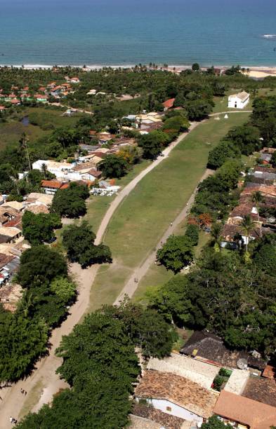 Com praias de areia clara, mar de tons esverdeados, cercada de coqueiros e barracas badaladas, Trancoso (BA) se transformou em um dos destinos mais visitados do Brasil