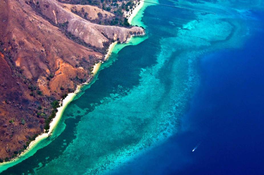 Vista aérea da orla de Bali, na Indonésia