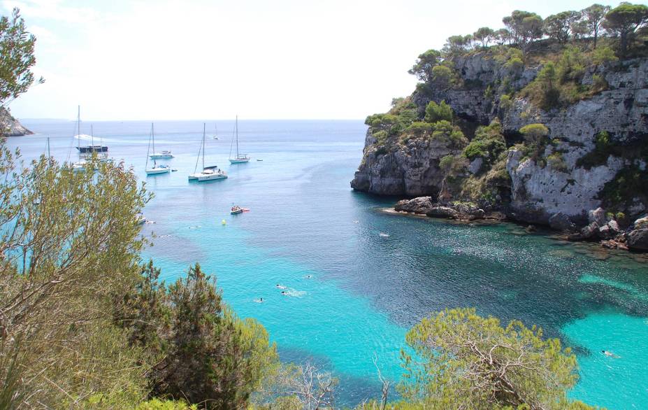 Cala Mitjana, ao sul de Menorca