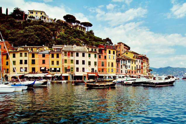 Barquinhos ancorados na vila de Portofino Barquinhos ancorados na vila de Portofino