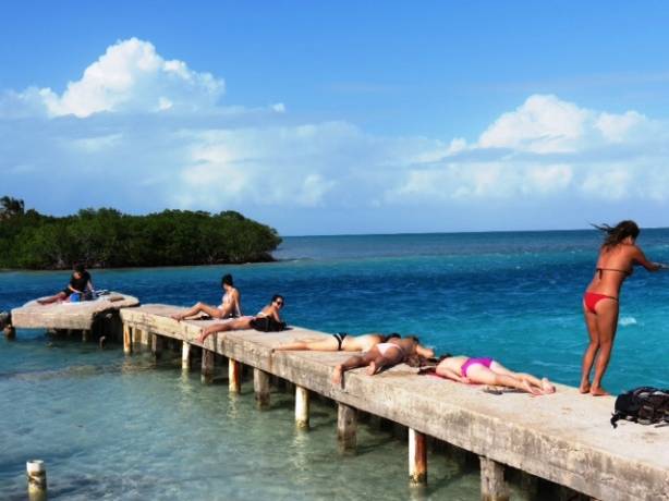 O "solarium" do Lazy Lizard: jamais um bar teve um nome tão apropriado O