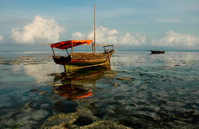 O arquipélago de Zanzibar é uma região semi-autônoma da Tanzânia, e foi por quase dois séculos um domínio português durante a era dos descobrimentos O arquipélago de Zanzibar é uma região semi-autônoma da Tanzânia, e foi por quase dois séculos um domínio português durante a era dos descobrimentos