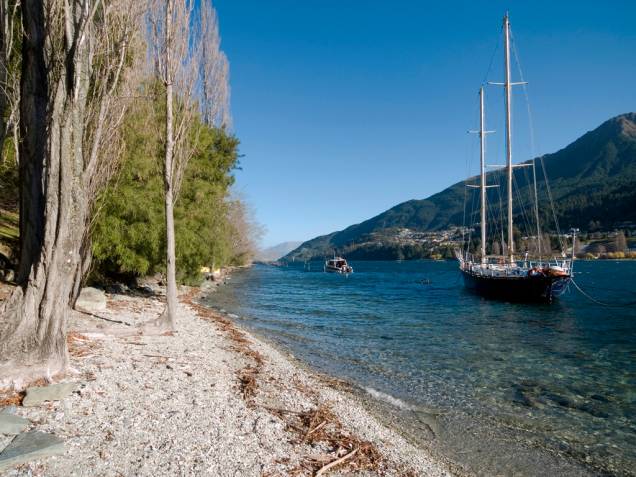 Queenstown, a cidade mais bonita da Nova Zelândia, fica à beira do Lago Wakatipu Queenstown, a cidade mais bonita da Nova Zelândia, fica à beira do Lago Wakatipu