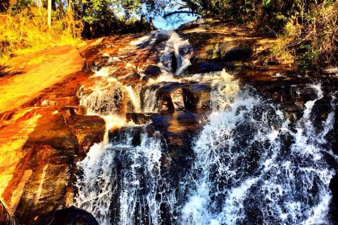 a-cachoeira-do-roncador-colada-na-pousada-hom%c3%b4nima-divulga%c3%a7%c3%a3o