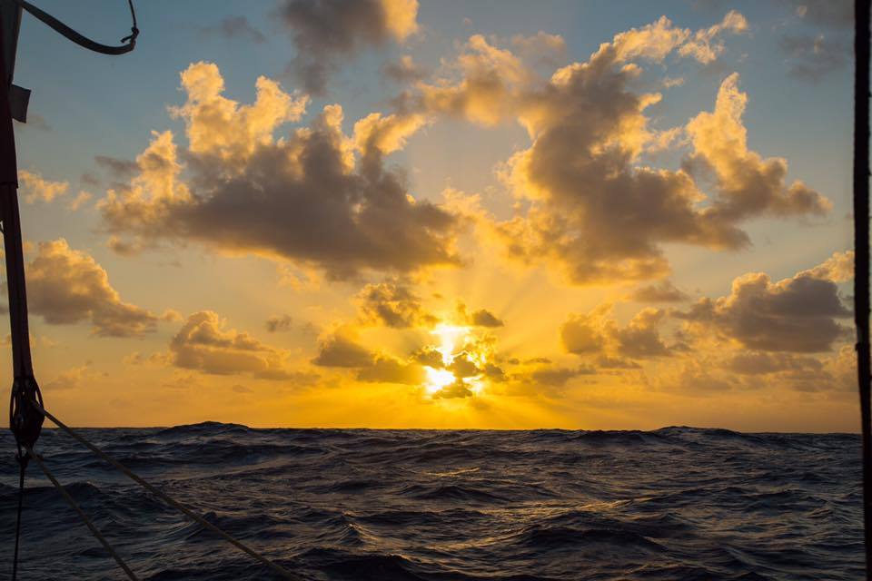 E assim começa outro dia, cruzando o Oceano Índico.