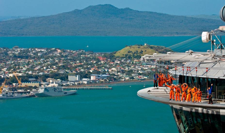 Com 328 metros de altura, o Sky Tower é o edifício mais facilmente reconhecível no horizonte de Auckland