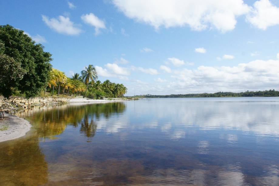 Longe do movimento de Taipu de Fora e dos barcos de Barra Grande, a Lagoa do Cassange é ótima para relaxar