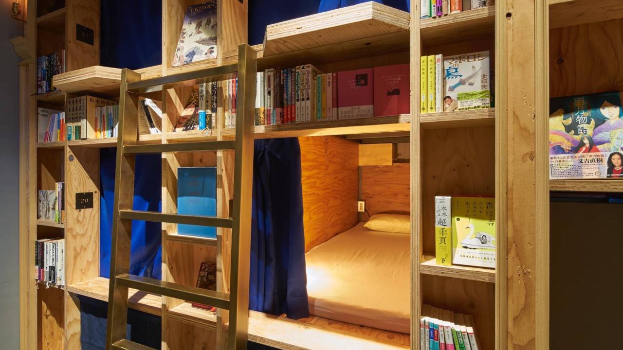 cama-cortina-book-and-bed-hostel