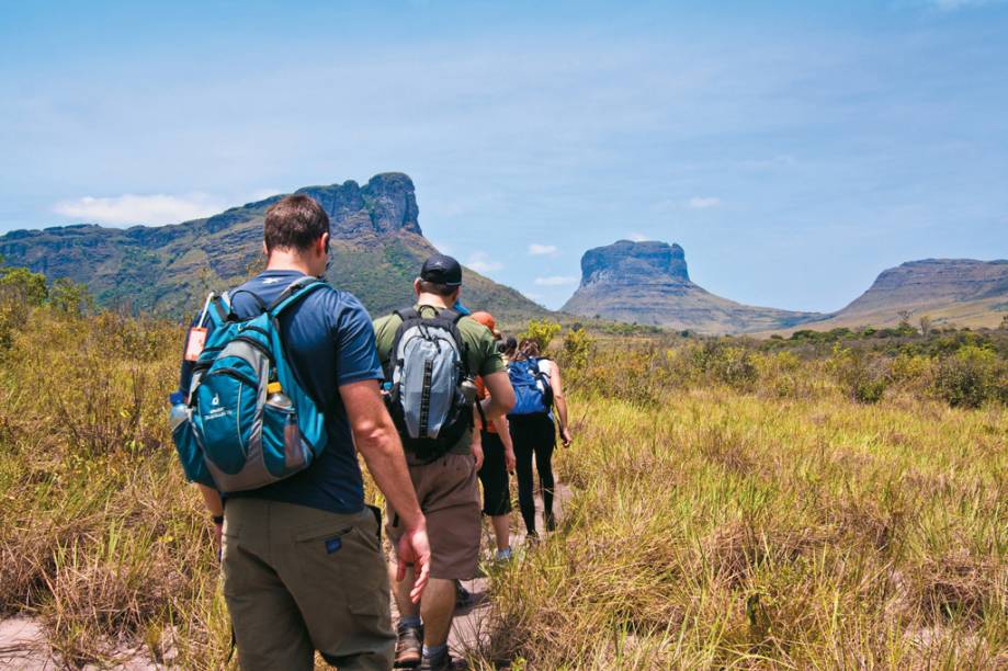 São impressionantes as paisagens que se revelam ao longo de um trekking na Chapada Diamantina (BA). Aqui a natureza reserva cachoeiras ladeadas por belos cânions, rios de tons avermelhados e cavernas com piscinas cristalinas