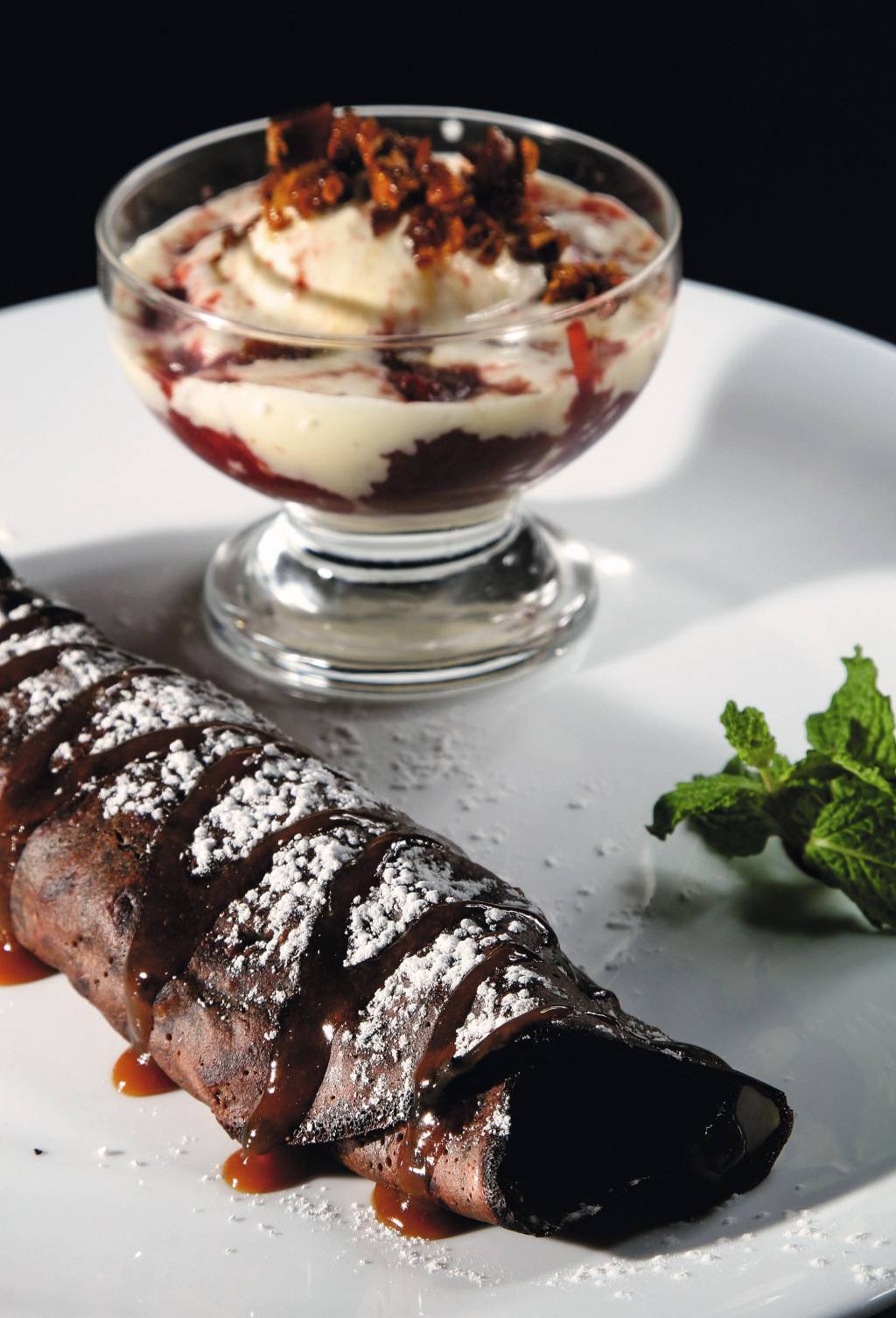 crepe-paola-e-adofo-cavaquinho-de-chocolate-com-chocolate-amargo-graviola-em-n