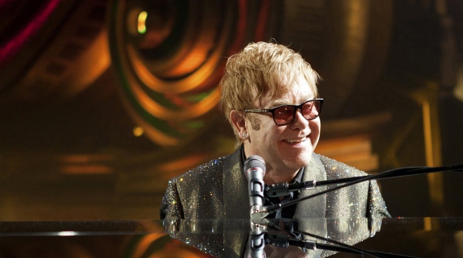 O cantor britânico Elton John O cantor britânico Elton John