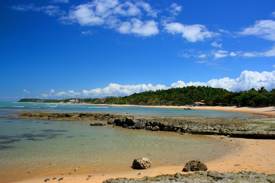 Quem está com pouco tempo pode conhecer a Praia do Espelho em um dia, mas é bom chegar cedo, pois a partir das 16h o sol vai embora por trás da falésia