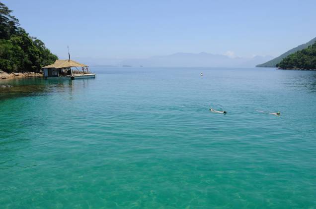 As águas da Lagoa Azul são bem claras e tranquilas, o que faz com que ela seja um ótimo ponto de mergulho As águas da Lagoa Azul são bem claras e tranquilas, o que faz com que ela seja um ótimo ponto de mergulho