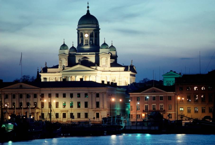 A Catedral Luterana é um dos marcos mais importantes do skyline de Helsinque