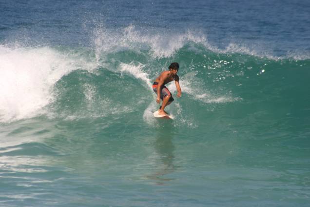 Surfista na Praia de Lopes Mendes, em Ilha Grande Surfista na Praia de Lopes Mendes, em Ilha Grande